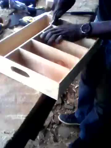 Besteckkasten aus Holz nach Maß waehrend der Massanfertigung