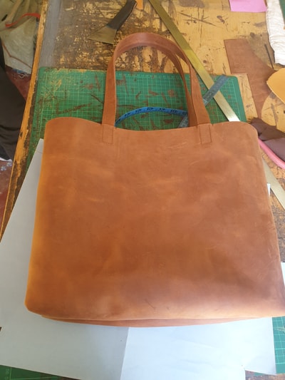 custom made feminin leather tote bag within custom made realization