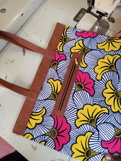 custom made feminin leather tote bag within custom made realization