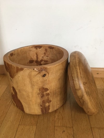 Handgefertigte Spardose aus Holz