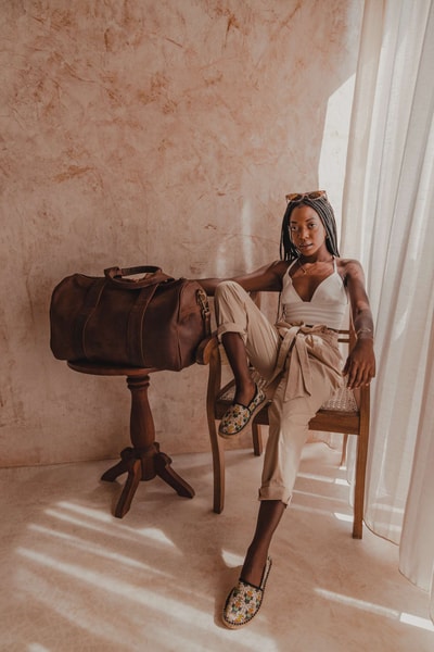 A light tan leather duffle bag - 2 Short straps