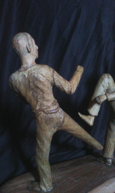 Skulptur nach dem Vorbild der folgenden Bilder waehrend der Massanfertigung