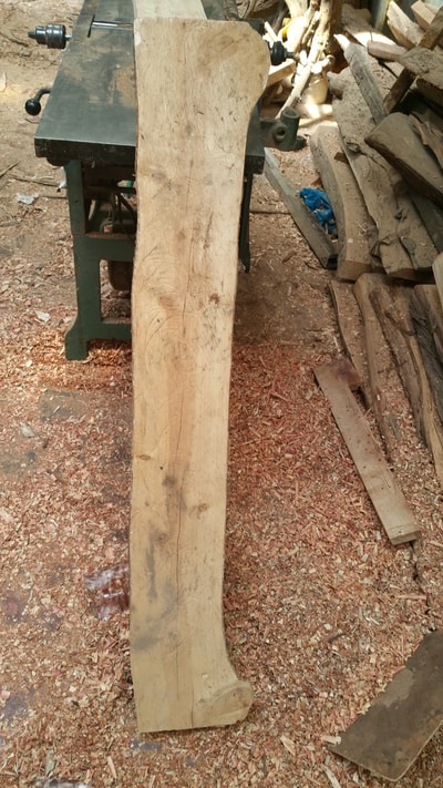 Zwei Besteckkästen aus Bambus Holz waehrend der Massanfertigung