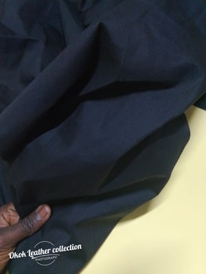 Wie man Laptoptasche aus Leder nach Maß mit Kofferschlaufe herstellt – Arbeitsschritte