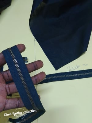 Wie man Laptoptasche aus Leder nach Maß mit Kofferschlaufe herstellt – Arbeitsschritte