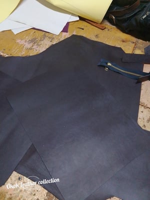Wie man Laptoptasche aus Leder nach Maß mit Kofferschlaufe herstellt – Arbeitsschritte