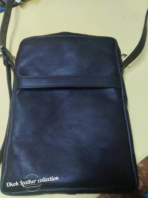 Wie man Laptoptasche aus Leder nach Maß mit Kofferschlaufe herstellt – Arbeitsschritte