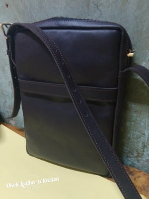 Wie man Laptoptasche aus Leder nach Maß mit Kofferschlaufe herstellt – Arbeitsschritte