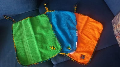 Massgeschneiderte Handtücher mit Kitenge-Einfassung Fotos vom Kunden