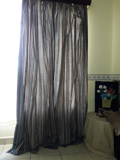 Custom made curtain of kikoi fabric within custom made realization