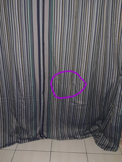 Custom made curtain of kikoi fabric within custom made realization