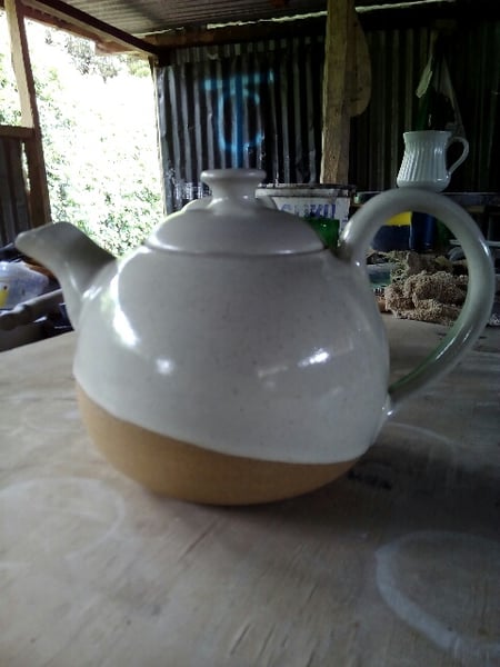 Teekanne hergestellt von John Kamau