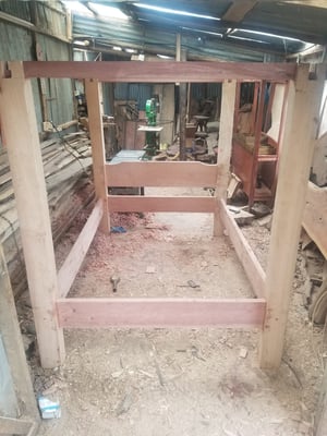 Wie man Maßgefertigtes Bett 140×200 cm mit Schnitzerei herstellt – Arbeitsschritte
