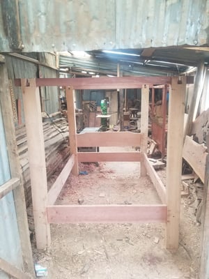 Wie man Maßgefertigtes Bett 140×200 cm mit Schnitzerei herstellt – Arbeitsschritte