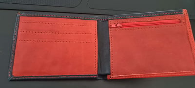 Maßgefertigtes schwarz-rotes Portemonnaie  Fotos vom Kunden
