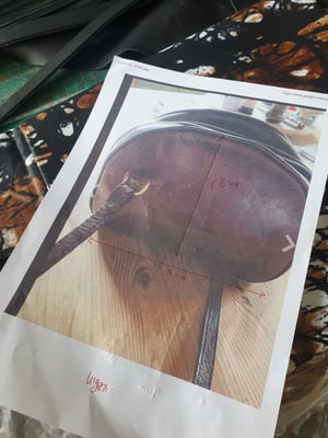 Wie man Kleine schwarze Leder-Handtasche nach Maß herstellt – Arbeitsschritte