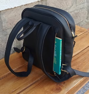 Wie man Kleiner schwarzer Lederrucksack nach Maß herstellt – Arbeitsschritte