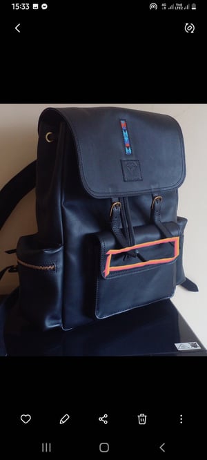 Custom made leather rucksack with a feminine look - design ideas and artisan proposals