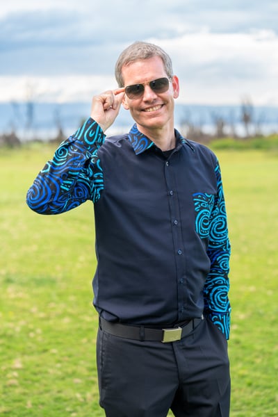 Maßgeschneidertes Hochzeitshemd mit African Print