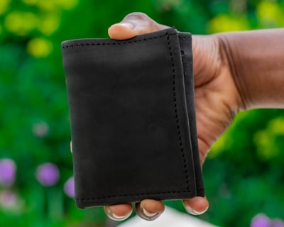 Individuelles Portemonnaie aus Leder - Schwarzes Trifold