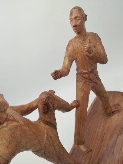 Skulptur nach dem Vorbild der folgenden Bilder waehrend der Massanfertigung