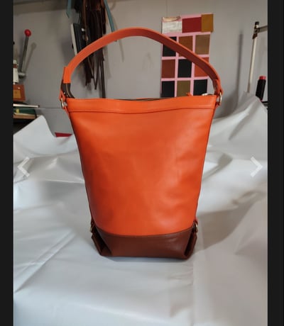 Custom made theft-proof ladies handbag like this: within custom made realization