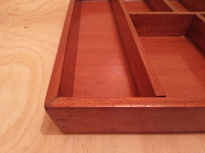Maßgefertiger Schubladeneinsatz aus Holz für Besteck