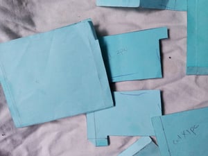 Wie man Brieftasche mit Fahrzeugscheinfach nach Maß herstellt – Arbeitsschritte