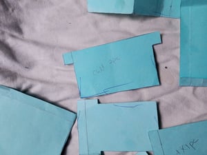 Wie man Brieftasche mit Fahrzeugscheinfach nach Maß herstellt – Arbeitsschritte