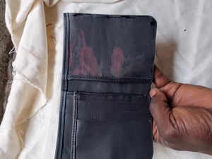 Wie man Brieftasche mit Fahrzeugscheinfach nach Maß herstellt – Arbeitsschritte