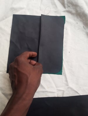 Wie man Maßgefertigte Geldbörse 20×10 cm mit Münzfach herstellt – Arbeitsschritte