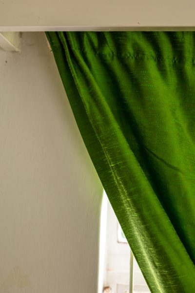 Maßgeschneiderter Vorhang in Maigrün, lichtundurchlässig
