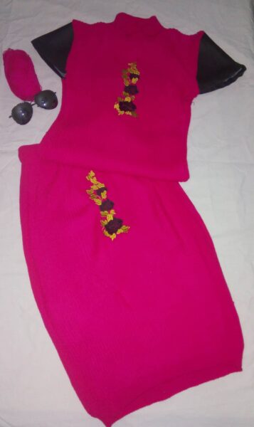 Knitted pink skirt set. With Gold and black flowers