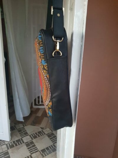 Custom made laptop bag within custom made realization