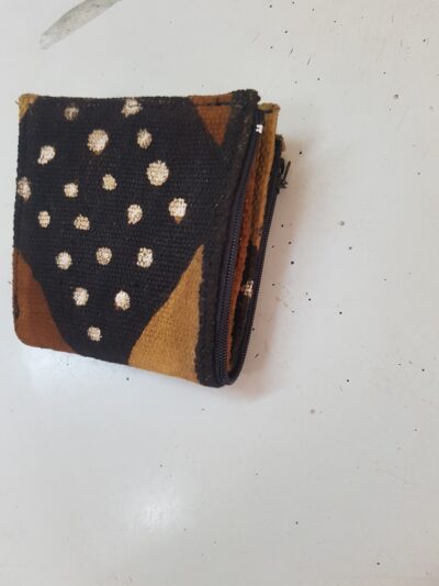 Leather purse within custom made realization