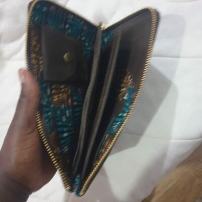 Custom made wallet within custom made realization
