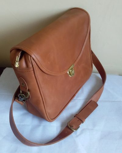 Theft-proof ladies handbag in standard design within custom made realization