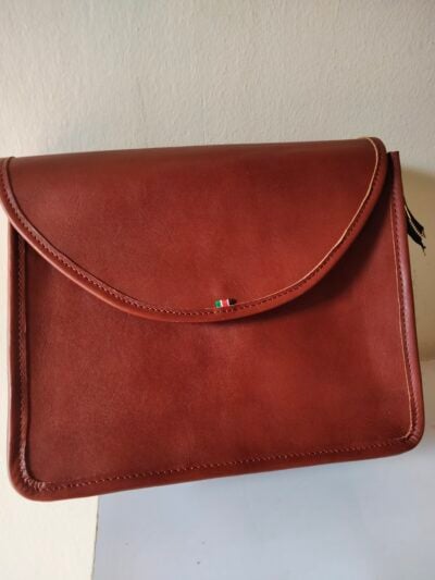 custom made Ladies leather handbag with a zipper on the top within custom made realization