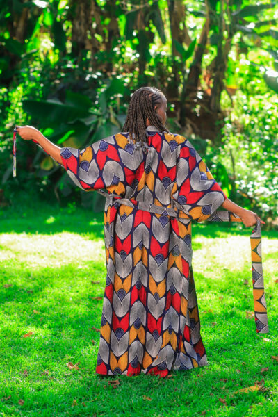 Maßgeschneiderter Kimono mit Taschen und Gürtel
