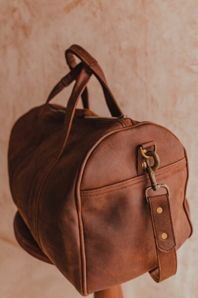 Eine Reisetasche aus hellbraunem Leder - 2 kurze Riemen