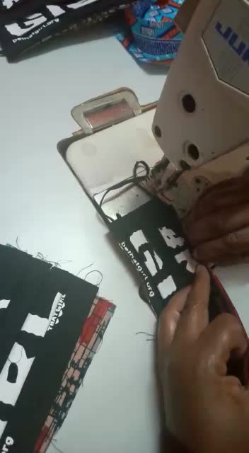 100 custom made face masks with logo "That Girl" within custom made realization